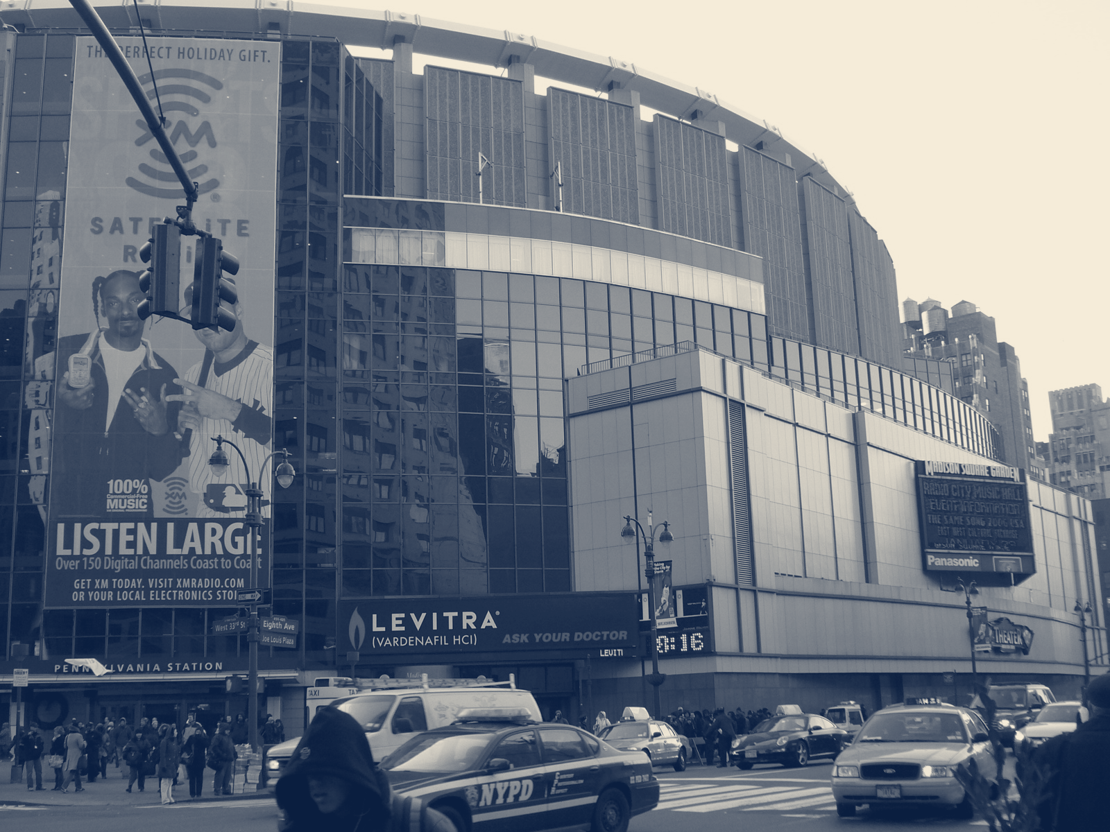 Knicks Raise First Title Banner Since 1973